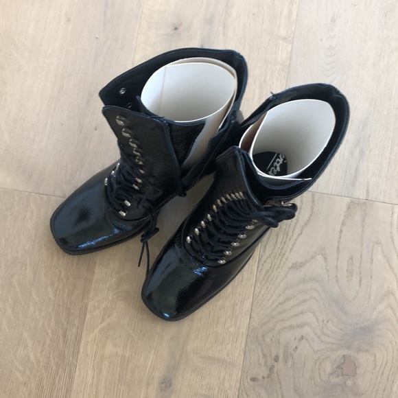 Black patent leather lace-up boots NEVER WORN - Picture 4 of 6